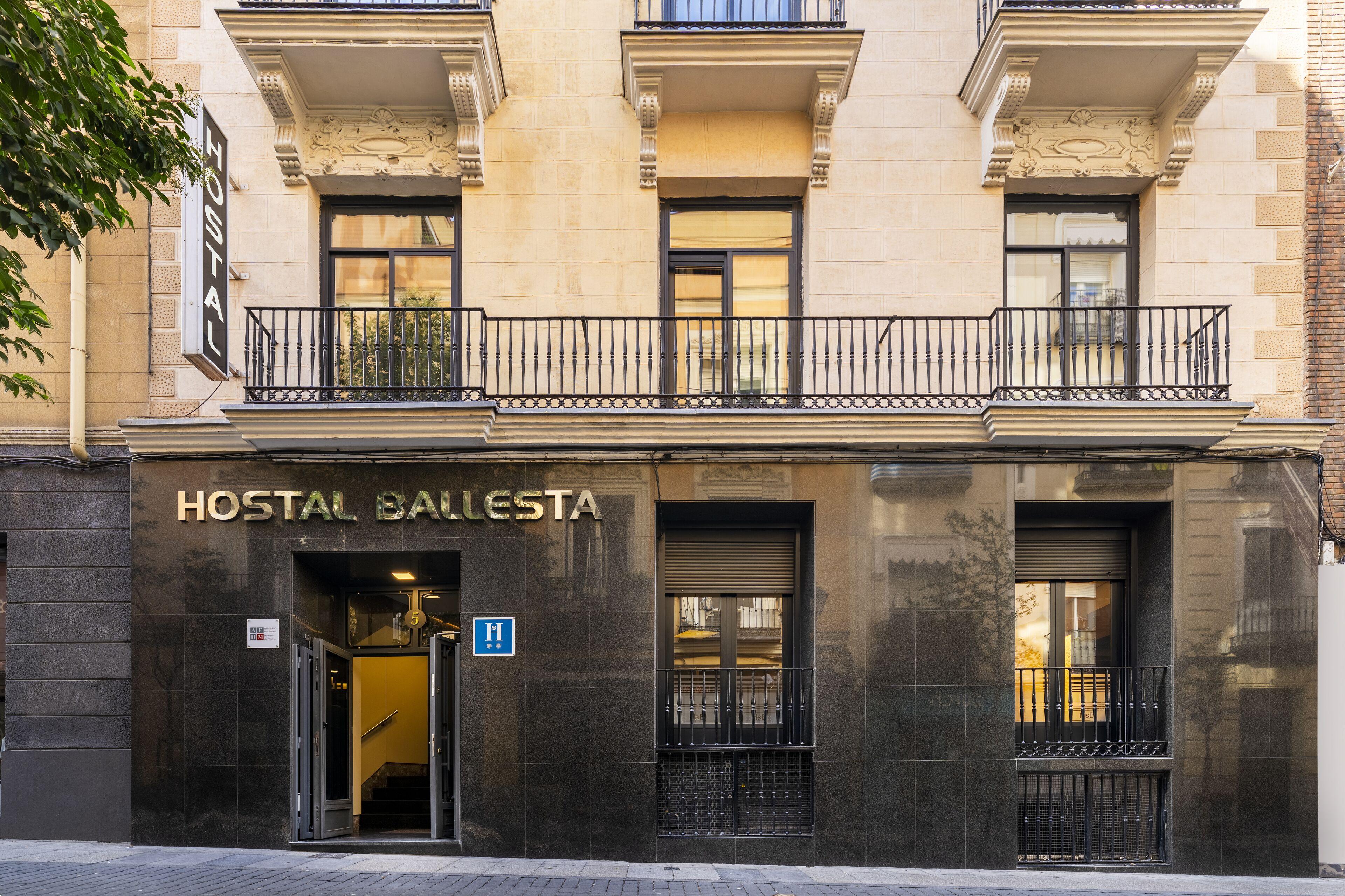 Hostal Ballesta — Foto 1